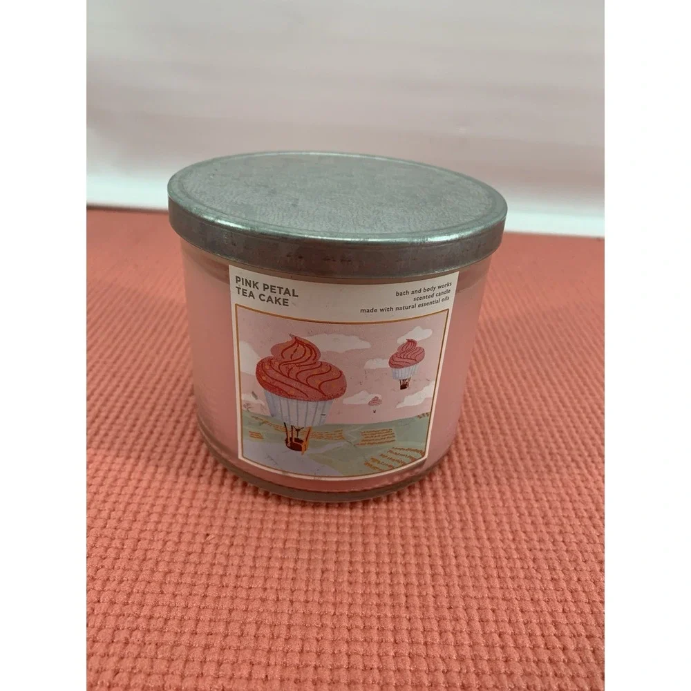 Bath & Body Works Pink Petal Tea Cake 3 Wick‎ Candle 14.5 Oz